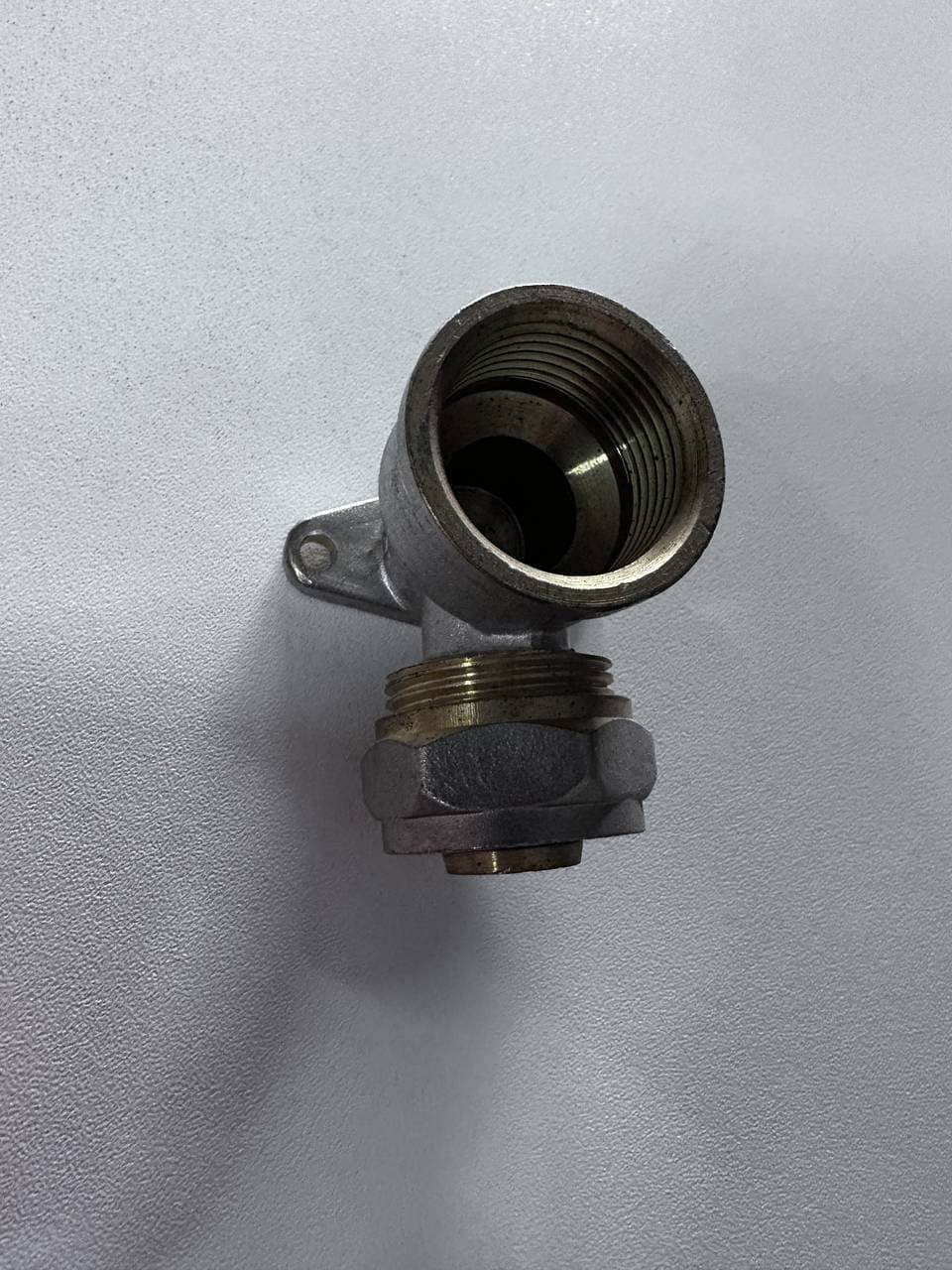 Угол Металлопласт с крепл. 20*3/4 Вр