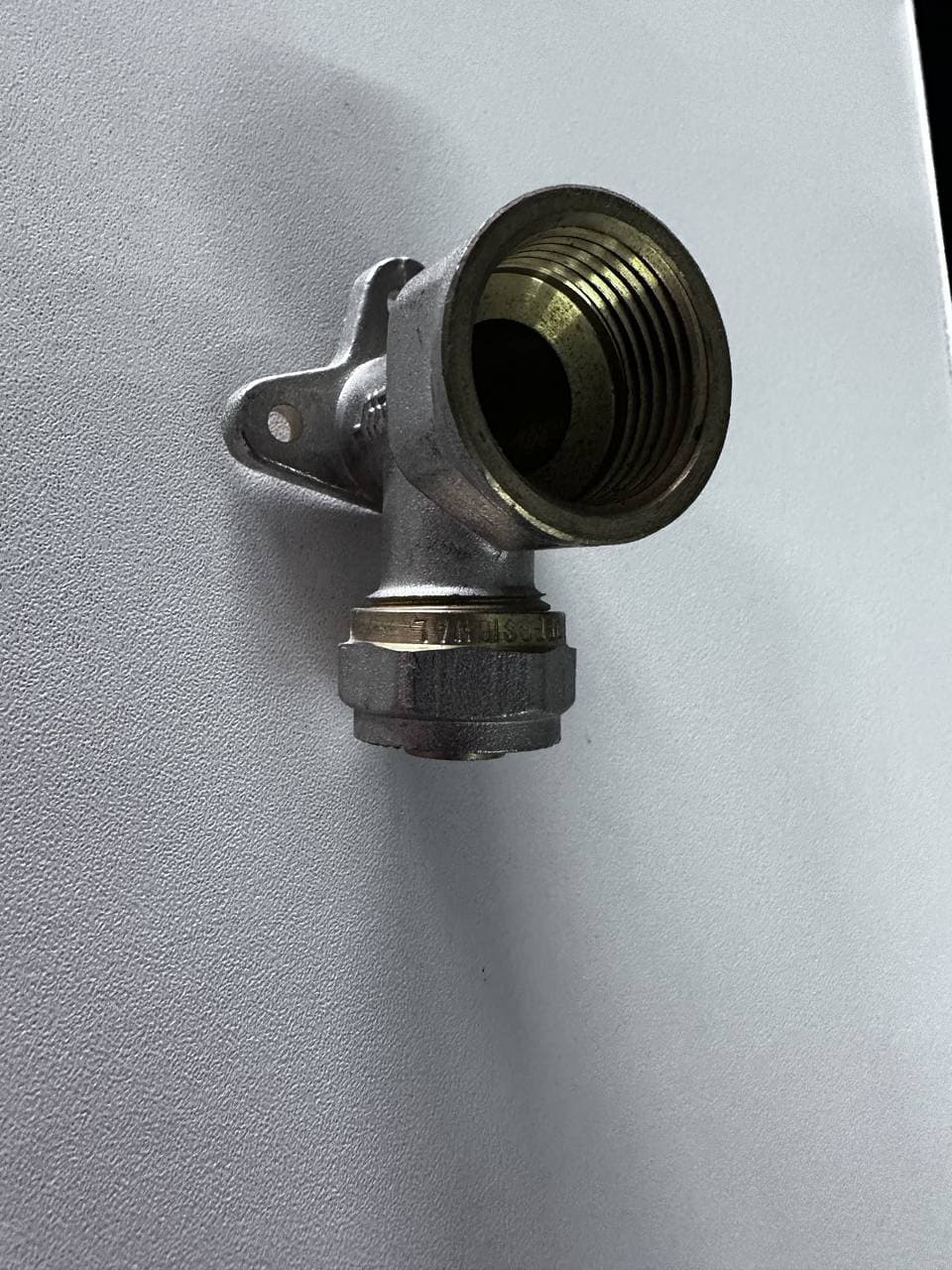 Угол Металлопласт с крепл. 16*3/4 Вр